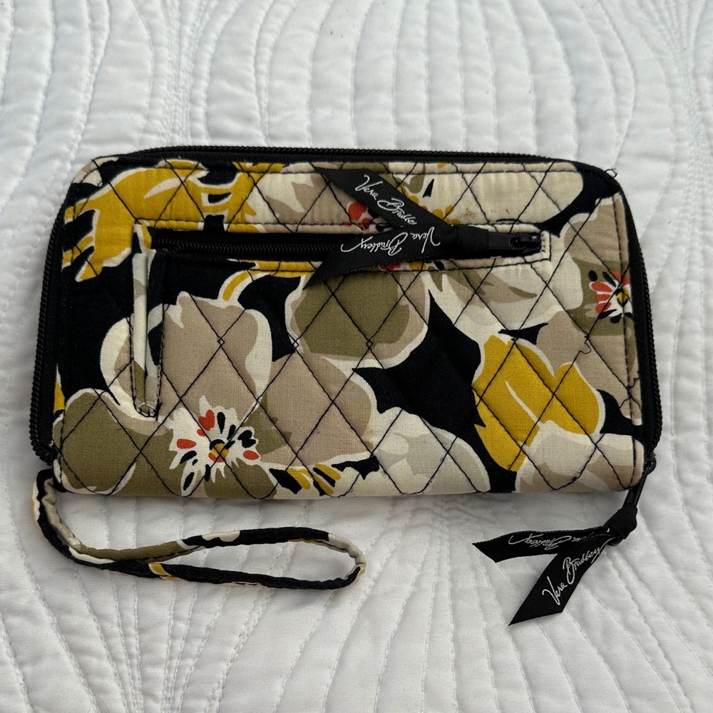 Vera Bradley Quilted Dogwood Pattern Floral Wristlet